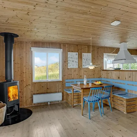 Cozy In Frostrup With Kitchen Holiday home Lild Strand